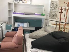 Muebles & Tapizados Tran productos exhibidos